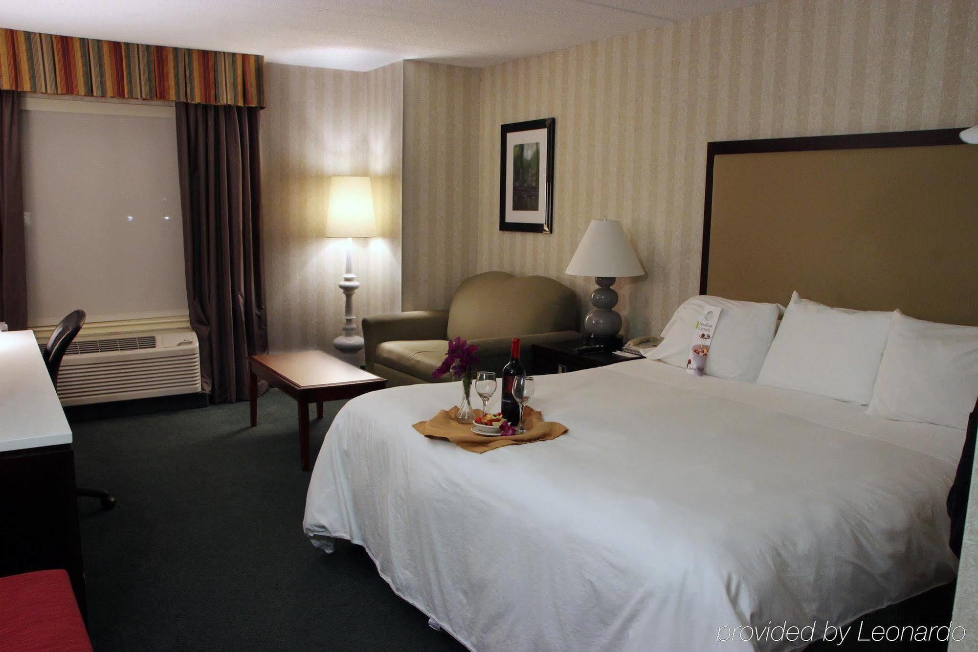 Radisson Hotel And Suites Chelmsford-Lowell Екстер'єр фото